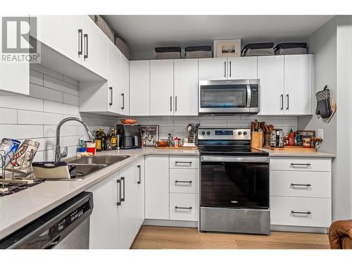 115 Echo Ridge Drive, Kelowna, BC - Indoor Photo Showing Kitchen With Double Sink