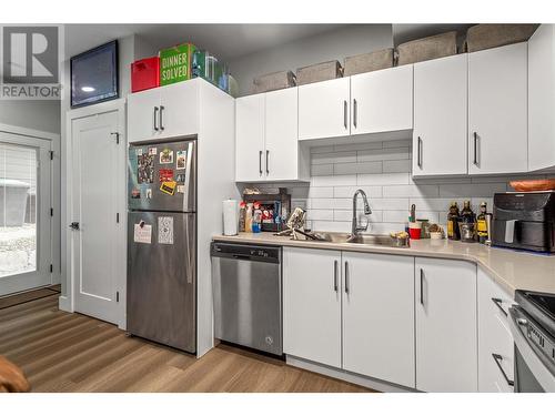 115 Echo Ridge Drive, Kelowna, BC - Indoor Photo Showing Kitchen With Double Sink