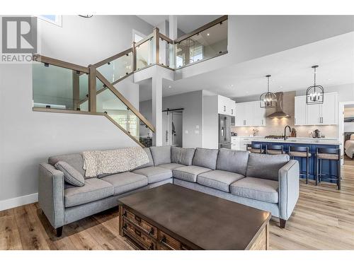 115 Echo Ridge Drive, Kelowna, BC - Indoor Photo Showing Living Room