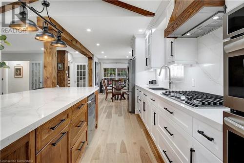 9 Lansdowne Road S, Cambridge, ON - Indoor Photo Showing Kitchen With Upgraded Kitchen