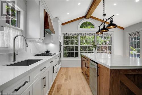 9 Lansdowne Road S, Cambridge, ON - Indoor Photo Showing Kitchen With Upgraded Kitchen