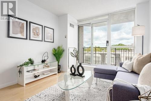 519 - 1000 King Street W, Toronto (Trinity-Bellwoods), ON - Indoor Photo Showing Living Room