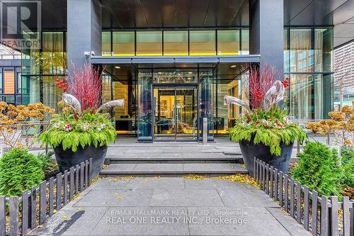 2310 - 110 Charles Street E, Toronto, ON - Outdoor