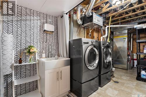 845 Connaught Street, Regina, SK - Indoor Photo Showing Laundry Room