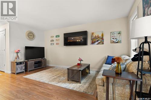 845 Connaught Street, Regina, SK - Indoor Photo Showing Living Room