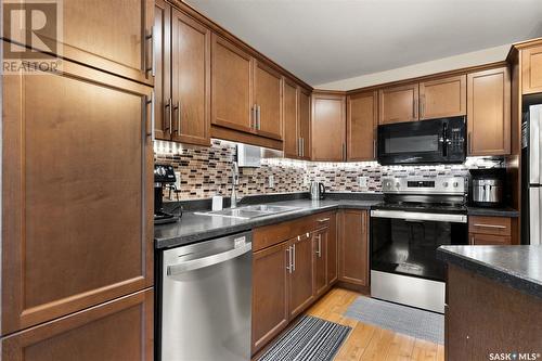 845 Connaught Street, Regina, SK - Indoor Photo Showing Kitchen With Double Sink