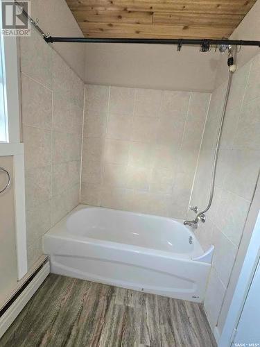 574 26Th Street E, Prince Albert, SK - Indoor Photo Showing Bathroom