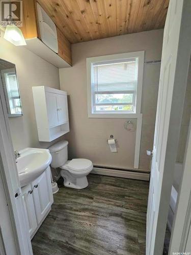 574 26Th Street E, Prince Albert, SK - Indoor Photo Showing Bathroom