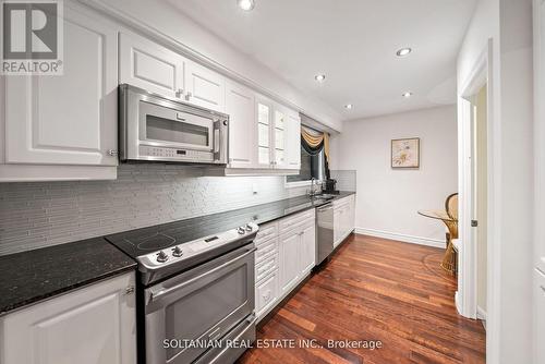 32 Larabee Crescent, Toronto (Parkwoods-Donalda), ON - Indoor Photo Showing Kitchen