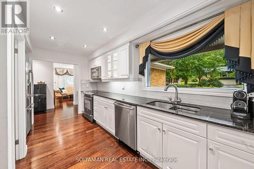 32 Larabee Crescent, Toronto (Parkwoods-Donalda), ON - Indoor Photo Showing Kitchen With Double Sink