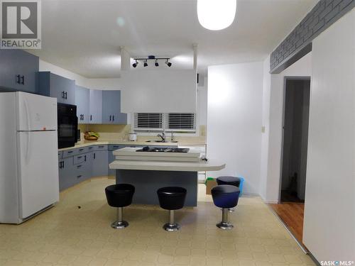 230 3Rd Avenue W, Gravelbourg, SK - Indoor Photo Showing Kitchen