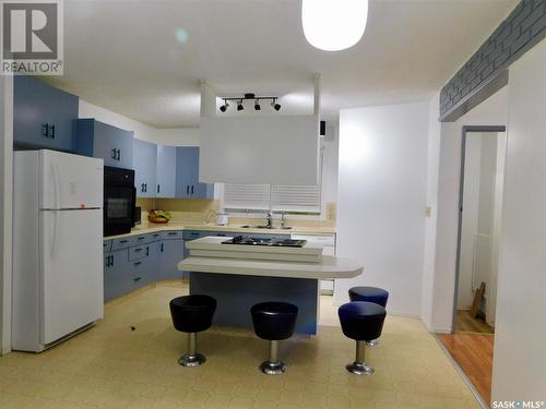 230 3Rd Avenue W, Gravelbourg, SK - Indoor Photo Showing Kitchen