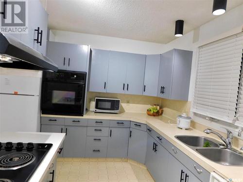 230 3Rd Avenue W, Gravelbourg, SK - Indoor Photo Showing Kitchen With Double Sink