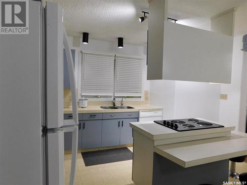 230 3Rd Avenue W, Gravelbourg, SK - Indoor Photo Showing Kitchen With Double Sink