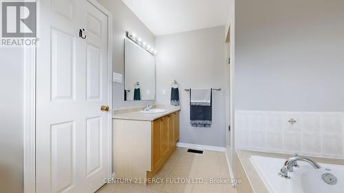 567 Greenhill Avenue, Oshawa (Samac), ON - Indoor Photo Showing Bathroom