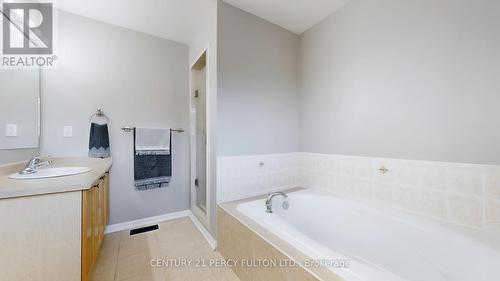 567 Greenhill Avenue, Oshawa (Samac), ON - Indoor Photo Showing Bathroom