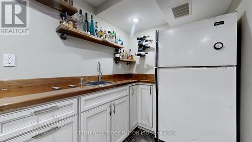 567 Greenhill Avenue, Oshawa (Samac), ON - Indoor Photo Showing Kitchen