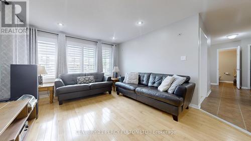 567 Greenhill Avenue, Oshawa (Samac), ON - Indoor Photo Showing Living Room