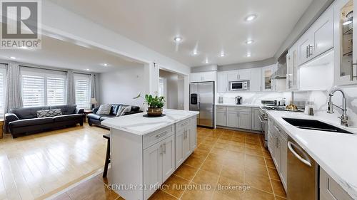 567 Greenhill Avenue, Oshawa (Samac), ON - Indoor Photo Showing Kitchen With Double Sink With Upgraded Kitchen