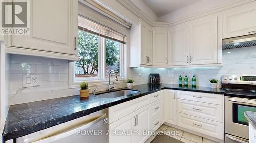 295 Calvert Road, Markham, ON - Indoor Photo Showing Kitchen With Upgraded Kitchen