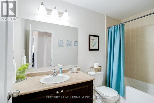 17 Alnwick Avenue, Caledon, ON - Indoor Photo Showing Bathroom