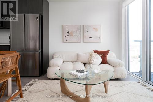 1403 - 4655 Metcalfe Avenue, Mississauga (Central Erin Mills), ON - Indoor Photo Showing Living Room