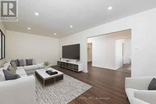 5 Dunn Place, Brampton (Southgate), ON - Indoor Photo Showing Living Room