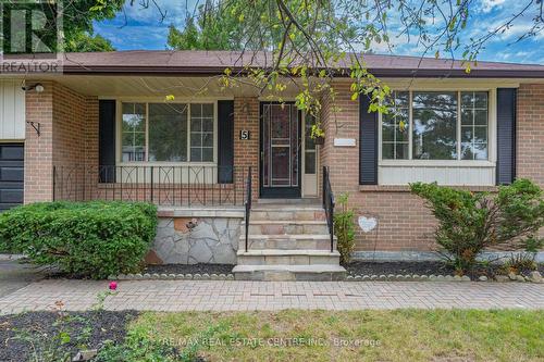 5 Dunn Place, Brampton (Southgate), ON - Outdoor With Facade