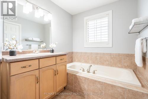 504 Geranium Lane, Burlington (Bayview), ON - Indoor Photo Showing Bathroom