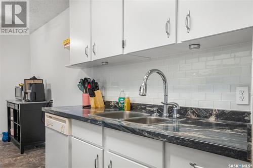 1420 425 115Th Street E, Saskatoon, SK - Indoor Photo Showing Kitchen With Double Sink