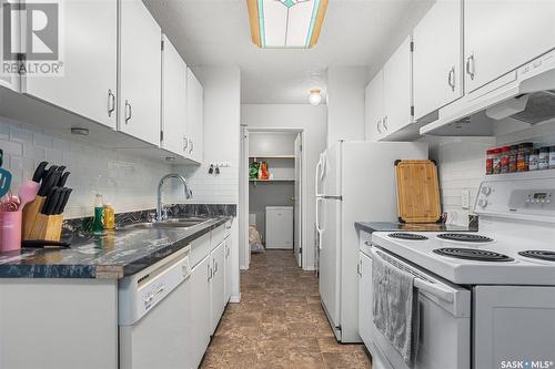 1420 425 115Th Street E, Saskatoon, SK - Indoor Photo Showing Kitchen With Double Sink