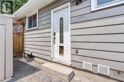 6235 Johnson Drive, Niagara Falls, ON - Outdoor With Exterior