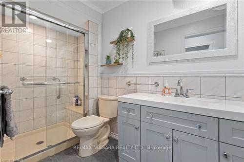 6235 Johnson Drive, Niagara Falls, ON - Indoor Photo Showing Bathroom