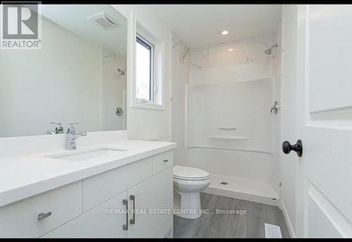 730 Knox Avenue, Hamilton (Parkview), ON - Indoor Photo Showing Bathroom