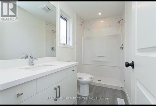 730 Knox Avenue, Hamilton, ON - Indoor Photo Showing Bathroom