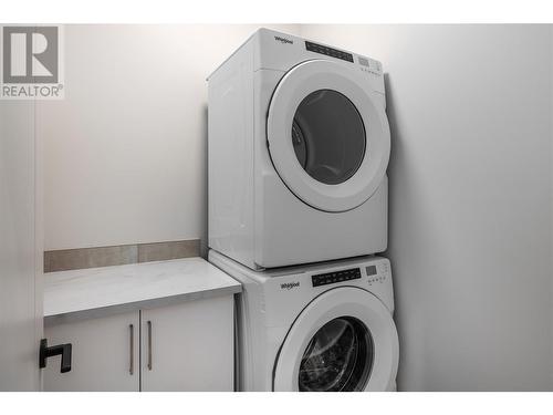 896 Dehart Road, Kelowna, BC - Indoor Photo Showing Laundry Room