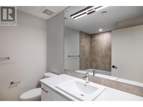 896 Dehart Road, Kelowna, BC - Indoor Photo Showing Bathroom