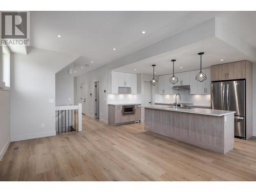 896 Dehart Road, Kelowna, BC - Indoor Photo Showing Kitchen With Upgraded Kitchen