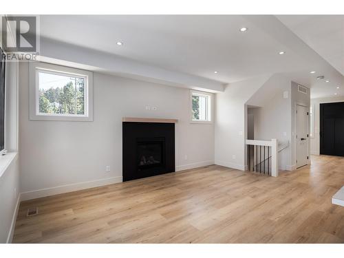 896 Dehart Road, Kelowna, BC - Indoor Photo Showing Living Room With Fireplace