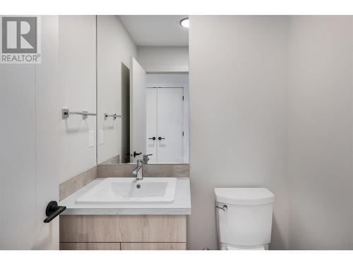 896 Dehart Road, Kelowna, BC - Indoor Photo Showing Bathroom