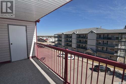 402 220 1St Street E, Nipawin, SK - Outdoor With Balcony With Exterior