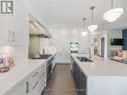 33 Blythwood Road, Toronto (Mount Pleasant East), ON - Indoor Photo Showing Kitchen With Upgraded Kitchen