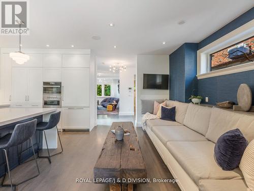 33 Blythwood Road, Toronto (Mount Pleasant East), ON - Indoor Photo Showing Living Room