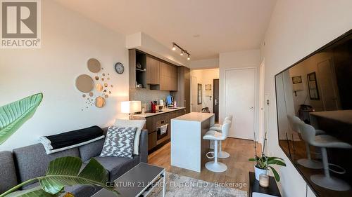 1610 - 1 Yorkville Avenue, Toronto, ON - Indoor