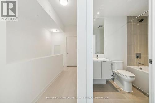 6001 - 3883 Quartz Road, Mississauga (City Centre), ON - Indoor Photo Showing Bathroom