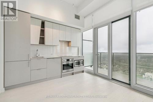 6001 - 3883 Quartz Road, Mississauga, ON - Indoor Photo Showing Kitchen