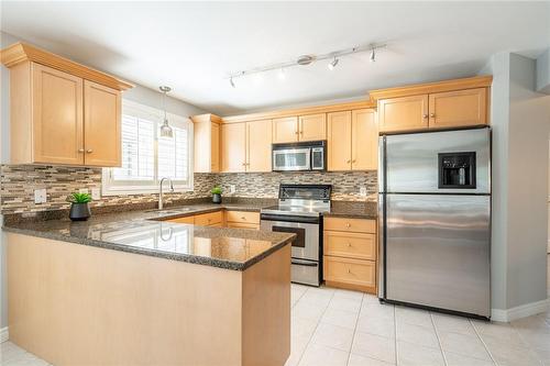 504 Geranium Lane, Burlington, ON - Indoor Photo Showing Kitchen