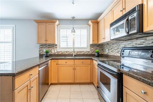 504 Geranium Lane, Burlington, ON - Indoor Photo Showing Kitchen