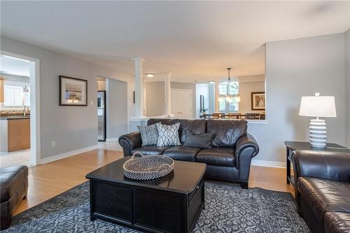 504 Geranium Lane, Burlington, ON - Indoor Photo Showing Living Room