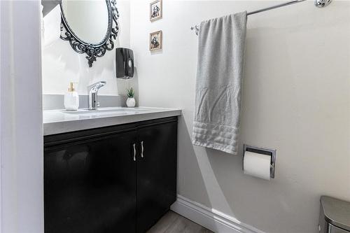 270 Rowntree Drive, Hamilton, ON - Indoor Photo Showing Bathroom